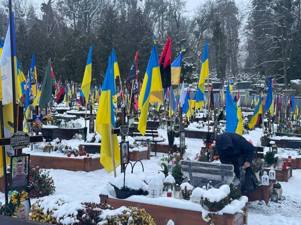 Место захоронения военных во Львове