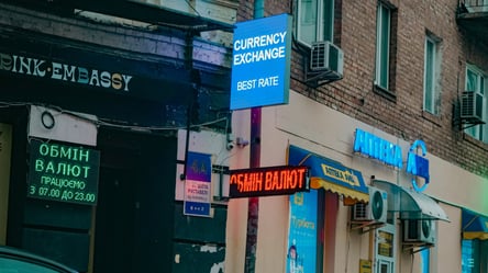 Доллар по 143 грн — как НБУ удерживает курс и влияет на рынок - 290x160