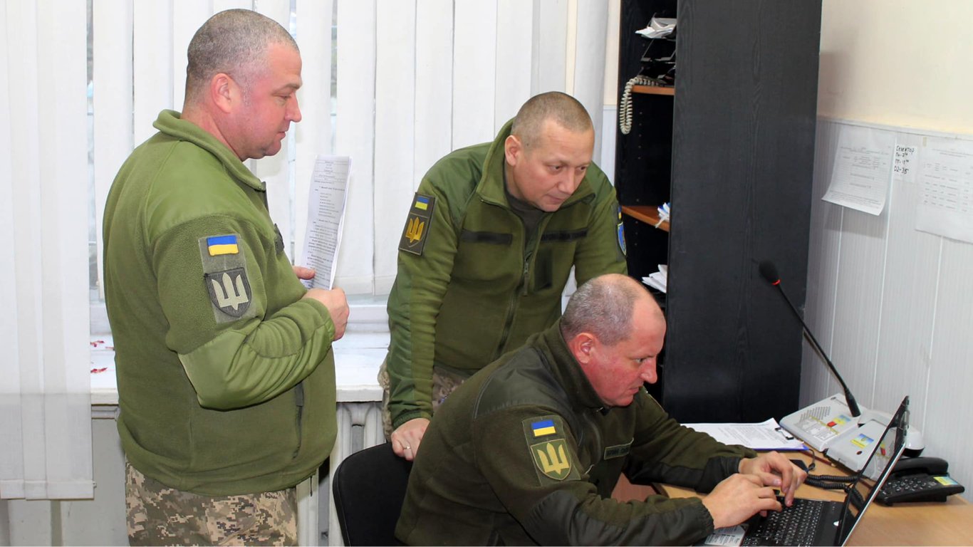 Які штрафи передбачені за порушення підприємствами правил військового обліку