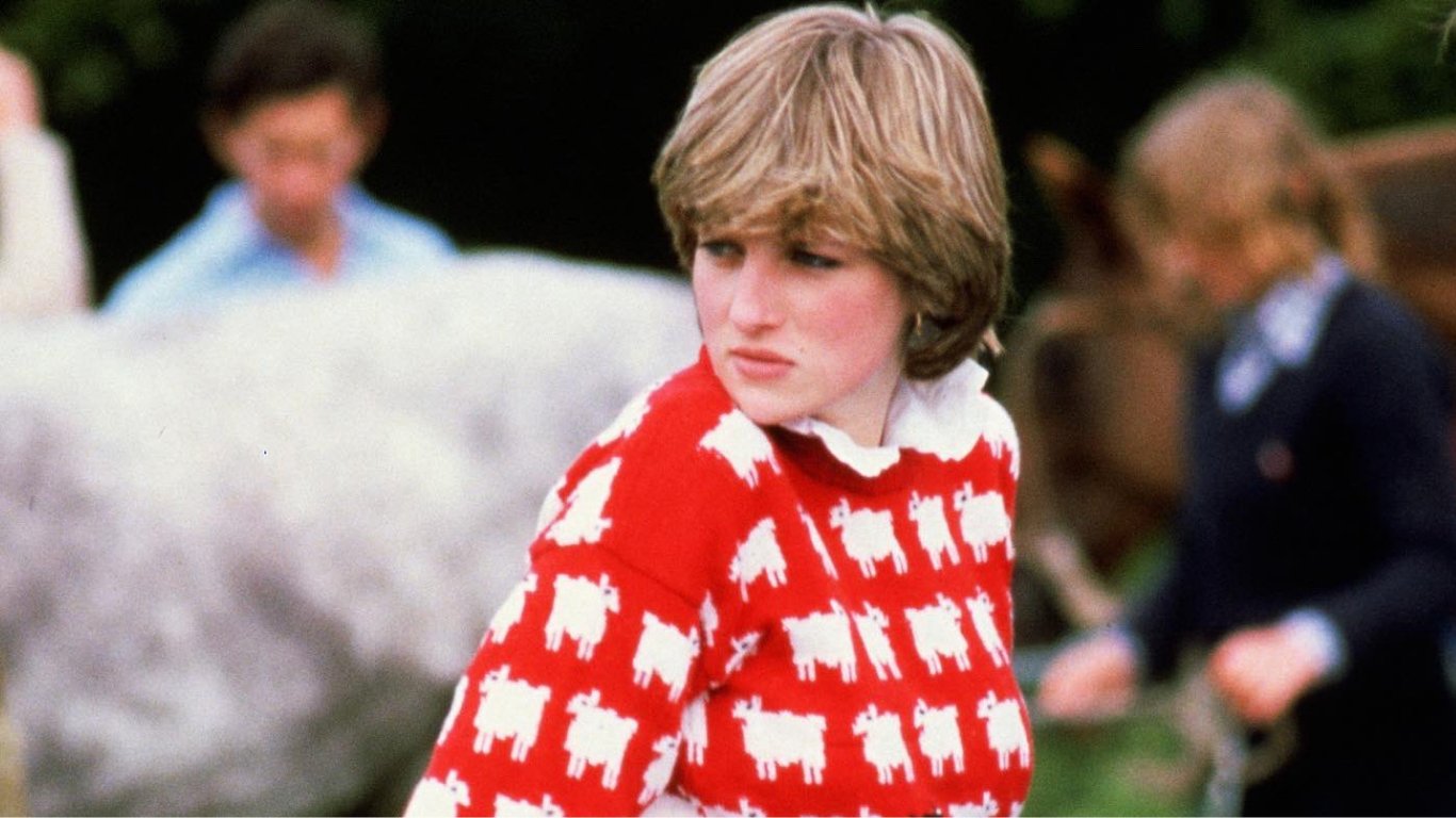 Червоний светр принцеси Діани з вівцями виставили на аукціон