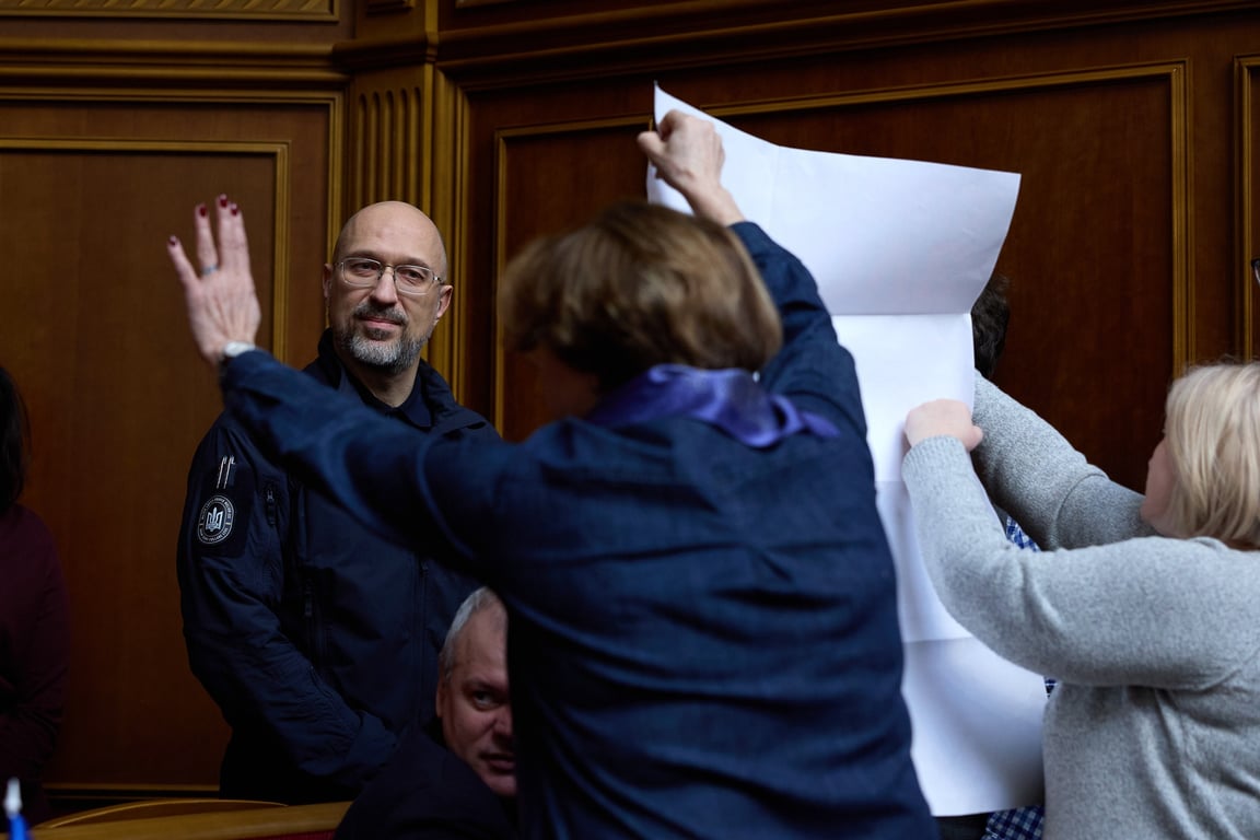 Європейська Солідарність заблокувала засідання ВРУ