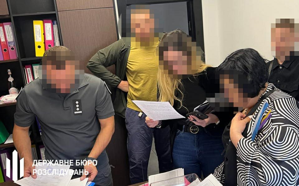 ДБР завершило справу щодо неякісного одягу для бійців ЗСУ - фото 2