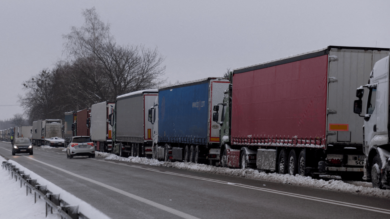 Блокада українсько-польського кордону — скільки вантажівок стоять у чергах