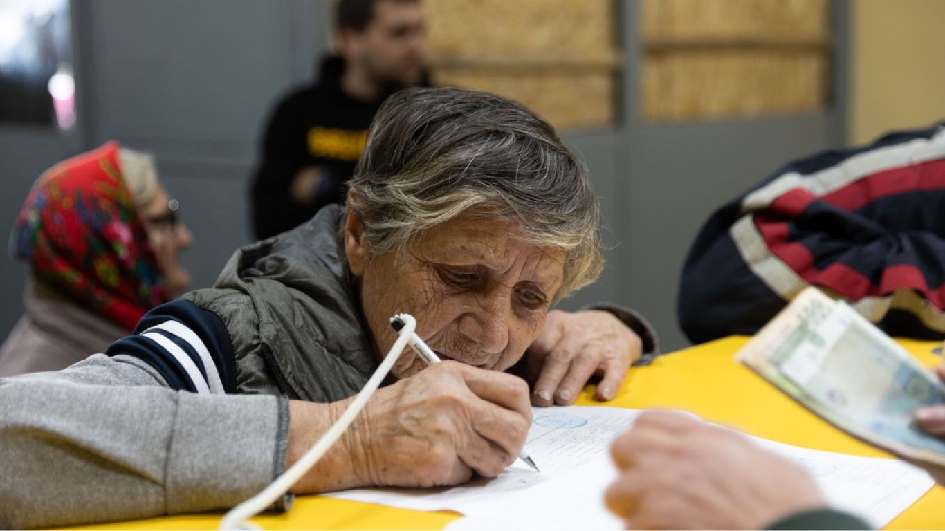 Украинским пенсионерам придется ежегодно проходить физическую идентификацию