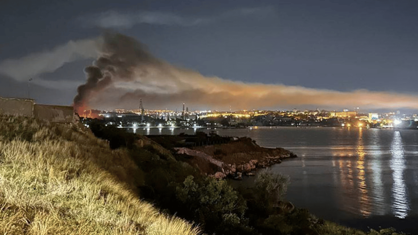 У Криму палає тил РФ: СБУ вдарила по кораблях і базі