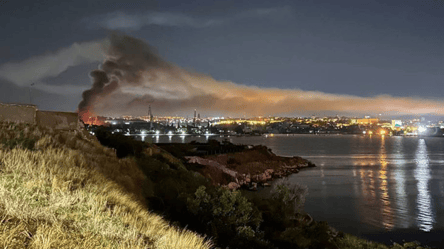 В Крыму пылает тыл РФ: СБУ ударила по кораблям и базе - 290x166