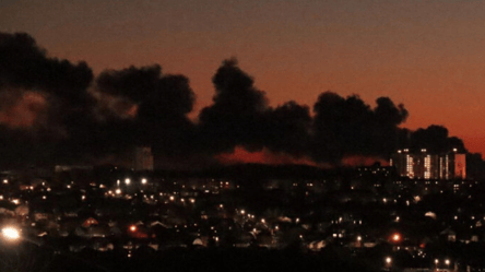 В Киеве мощные взрывы: атака "шахедов" - 285x160