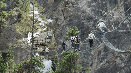 Найвищий в Європі — в Італії відкрили міст для екстремалів - 285x160