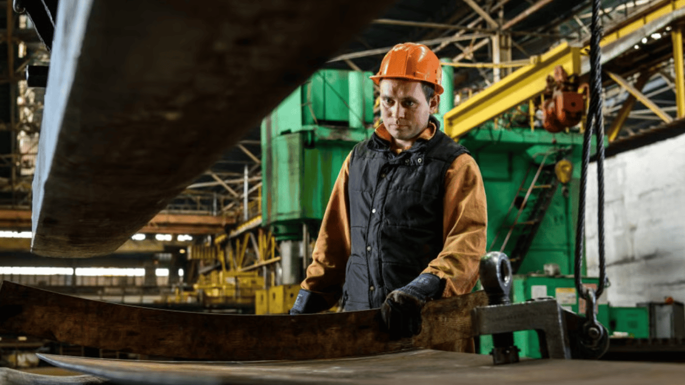 Бронювання в Україні з 1 квітня: почнуть регулярні перевірки підприємств