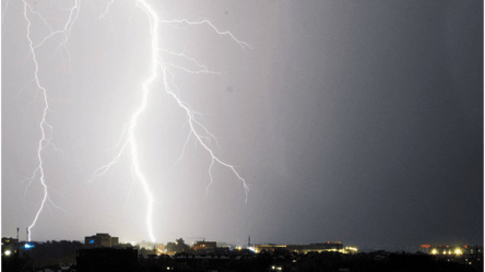 Во Львовской области снова объявили штормовое предупреждение — чего ожидать от погоды - 285x160