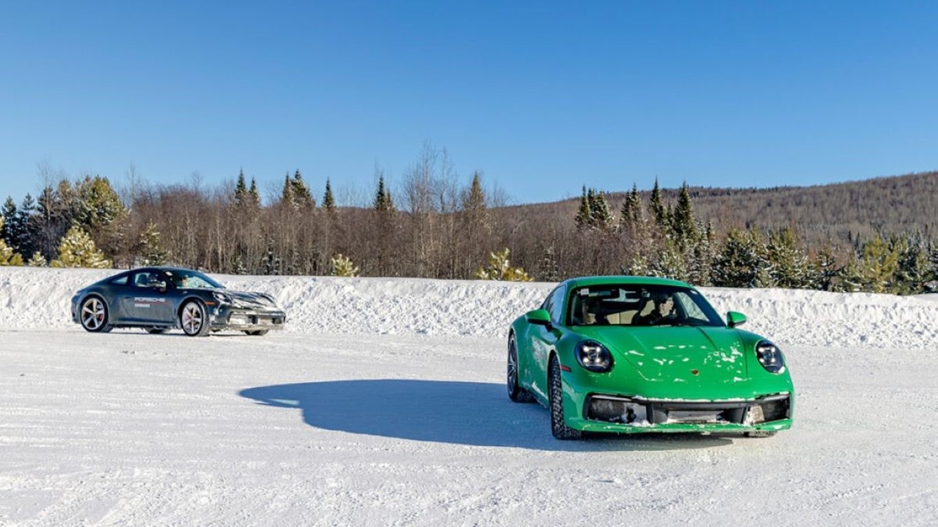 Спорткар на зимовій дорозі: експерти назвали сезонні небезпеки водіння таких авто