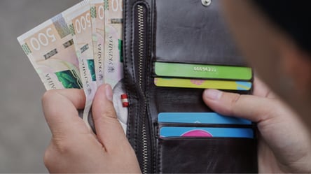 Зарплати зросли: кому підвищили оклади на тлі дефіциту кадрів - 290x160