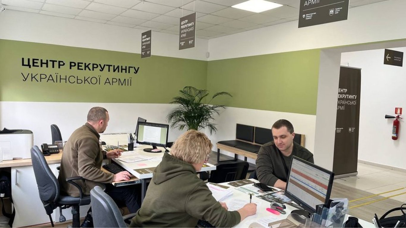 Чи вручають повістки у рекрутинговому центрі — офіційна відповідь МОУ