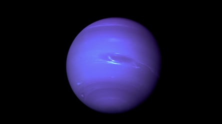 Ученые объяснили, почему планета Нептун "легла" на бок - 285x160