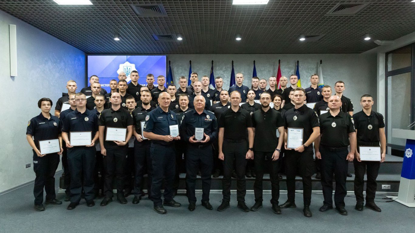 У МВС нагородили поліцейських та курсантів за роботу над проєктом "Потерь.НЕТ"