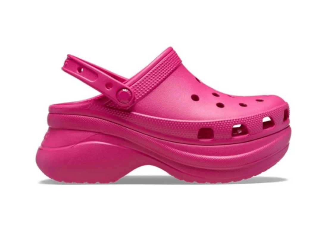 Влітку варто звернути увагу на яскраве взуття