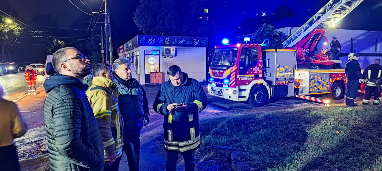 В Житомире горело общежитие — студентам оказали помощь - фото 1