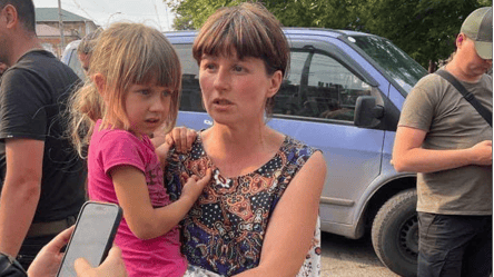 Самостоятельная эвакуация женщины из Олешек — власти призвали не повторять такие действия - 285x160