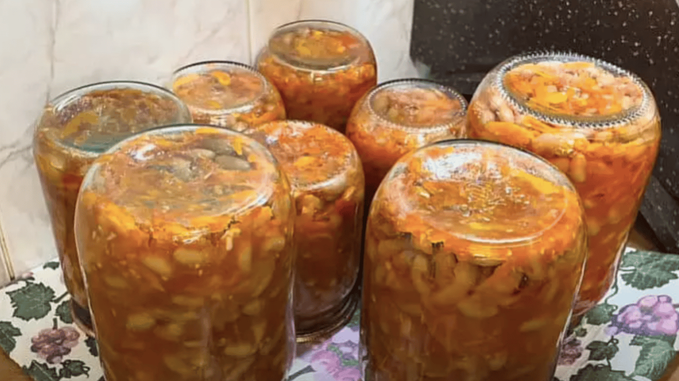 ситний салат на зиму з квасолею