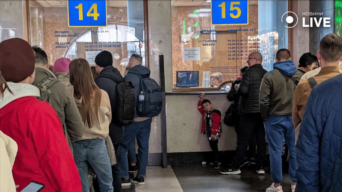 Черги на залізничному вокзалі у Києві