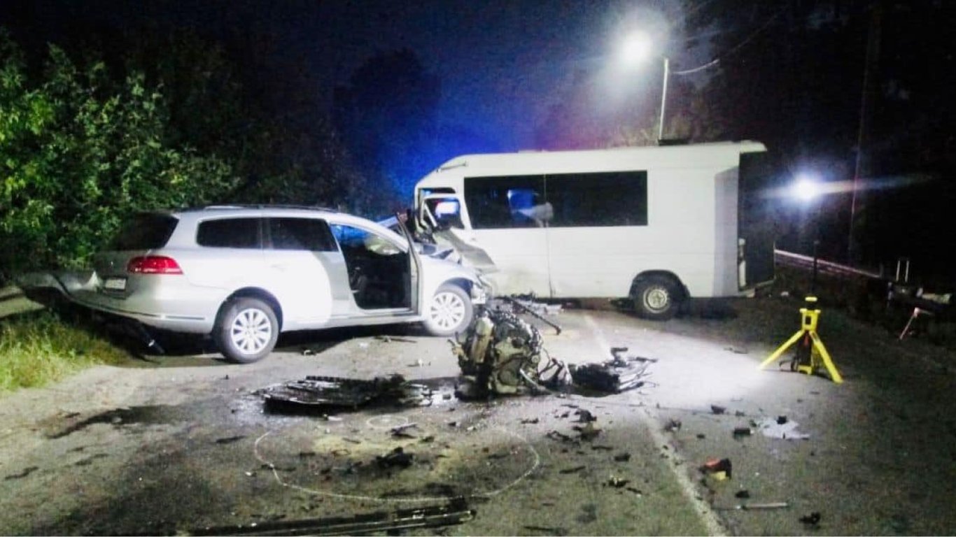 В Житомирской области произошло ДТП с микроавтобусом: много пострадавших