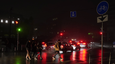 Графики Укрэнерго: завтра будут выключать свет с 7 до 22 - 285x160