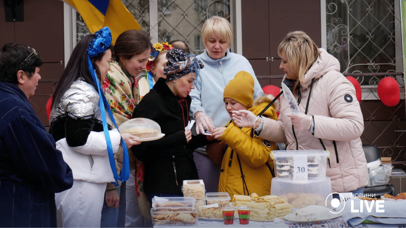 Блинчики, кексы и пирожные: одесский роддом провел благотворительную ярмарку