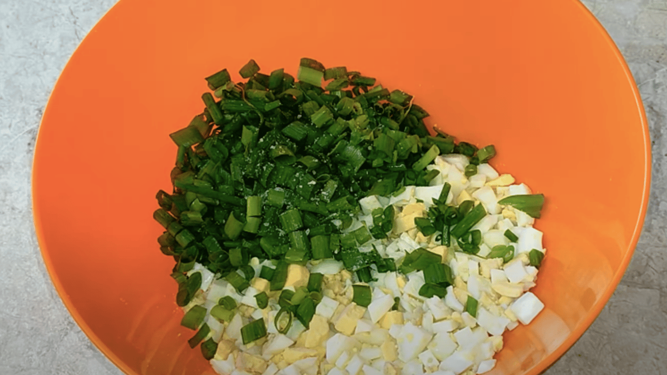 Ліниві пиріжки з яйцем та цибулею за рецептом бабусі Марії