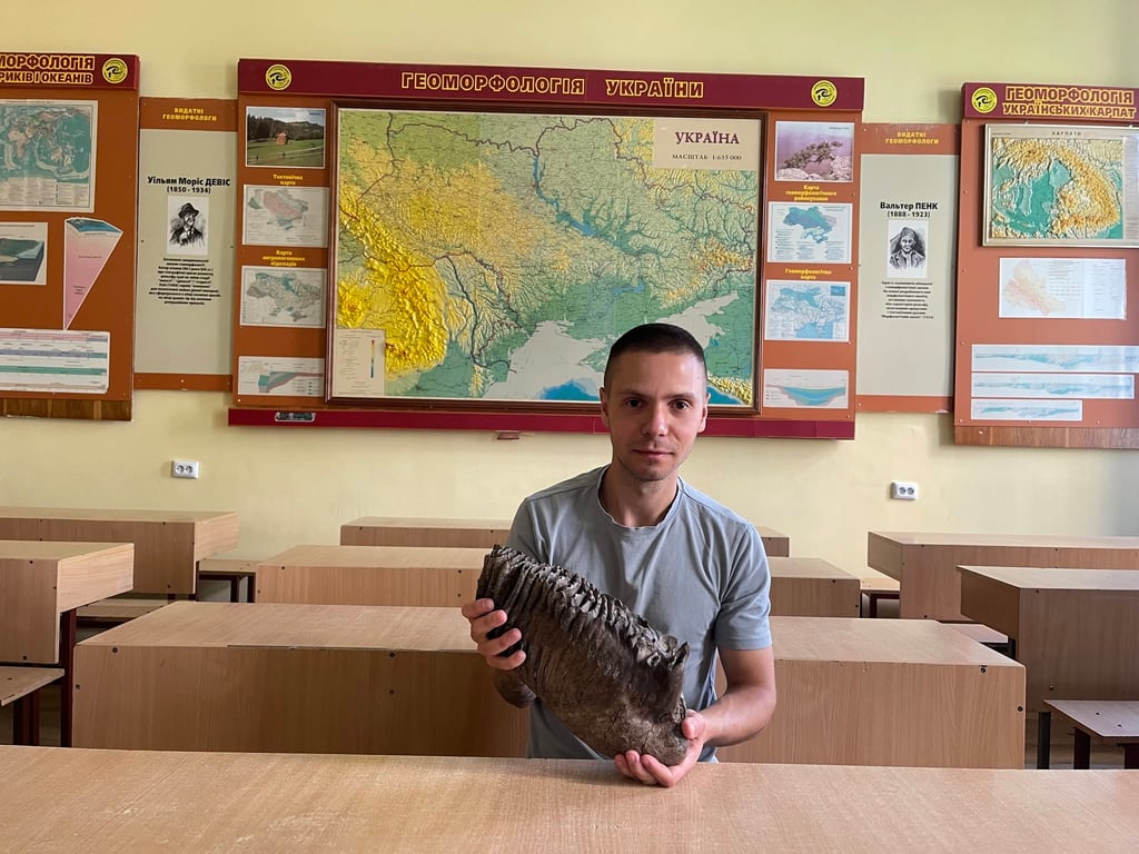 Володимир Проць та зуб мамонта