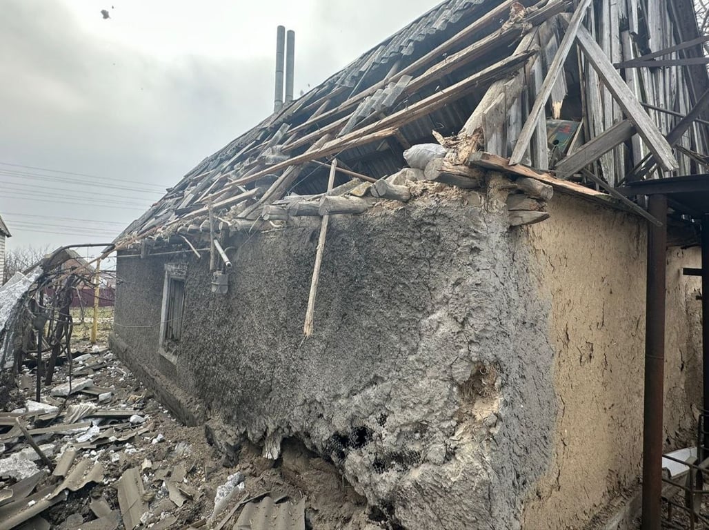 Зруйнований будинок внаслідок атаки РФ