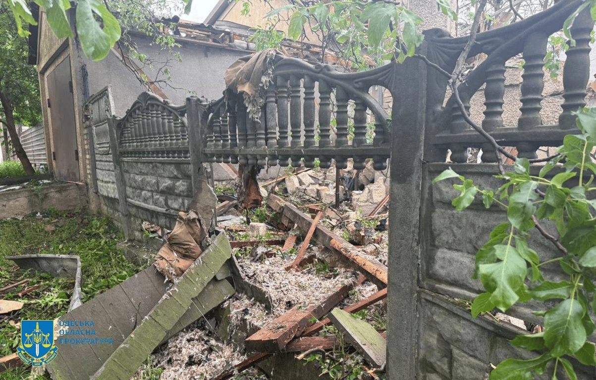 Наслідки нічної атаки беспілотниками на Одещину (фото) - фото 6