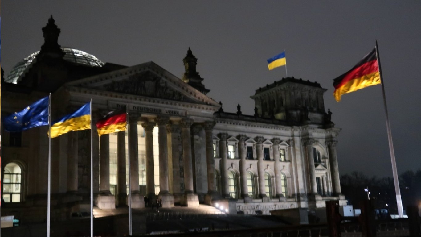 В Берлине запретили украинские флаги возле советских памятников на 9 мая