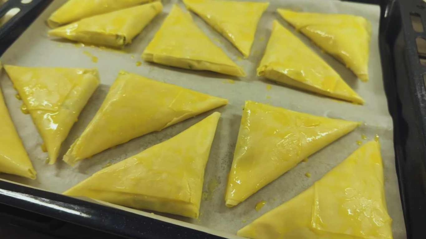 рецепт випічки з сиром та зеленню