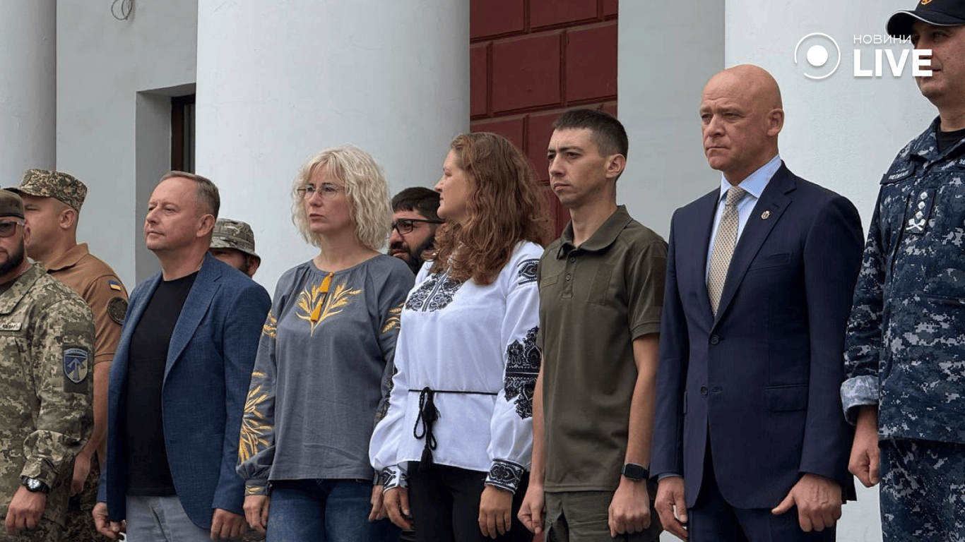 Одеса відзначила День прапора урочистим підняттям стяга — фото - фото 6