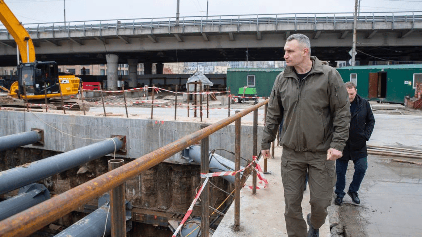 Ремонт метро в Киеве — Кличко осмотрел площадку возле "Демеевской"