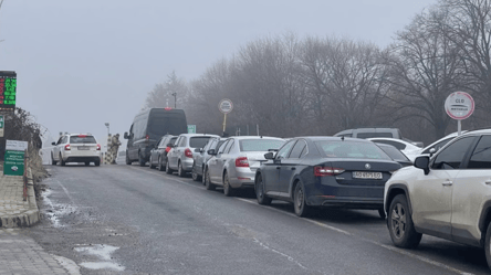 Виїзд за кордон України — які КПП вільні від заторів - 285x160