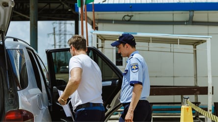 Молдова розвертає авто з Одещини через один документ - 290x166
