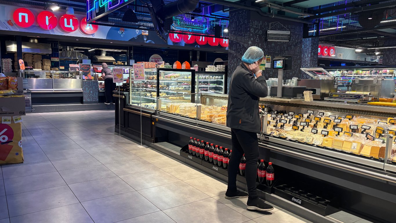 Украинцы могут экономить на любимых продуктах: в АТБ и Сільпо снизили цены