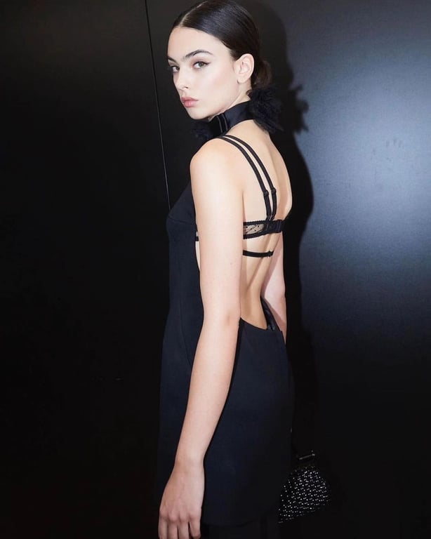 Донька Моніки Белуччі похизувалась підтягнутим тілом у відвертому спідньому - фото 3