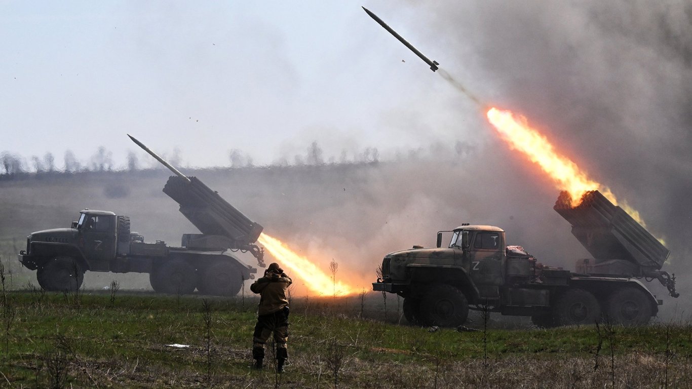 Россияне нанесли удар по Запорожью: в городе слышали взрыв, в одном из районов замечен дым