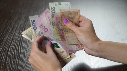 Гроші від UNHCR Ukraine — хто отримає по 10,8 тис. грн у жовтні - 285x160