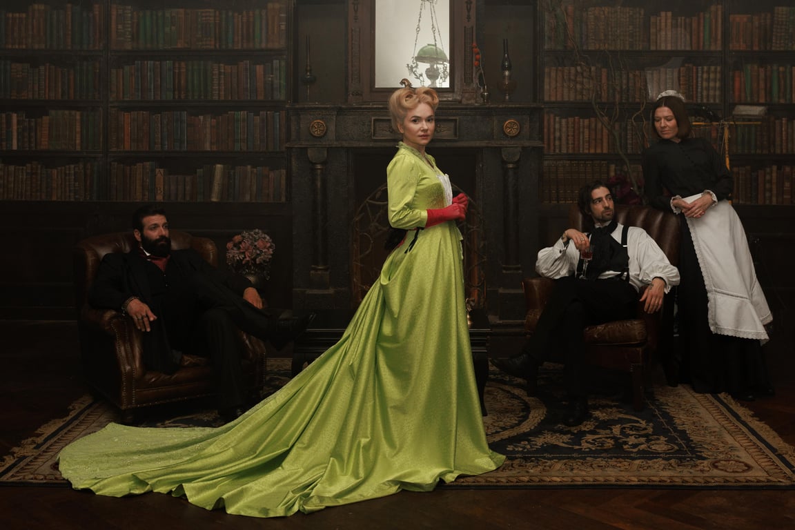 Фільм В її світлі вони грішили - фото