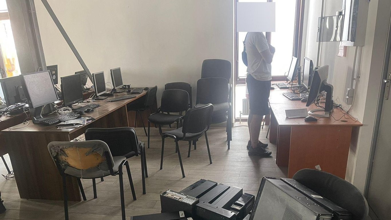 Обманывали иностранцев: в Харьковской области "накрыли" мошеннический саІІ-центр