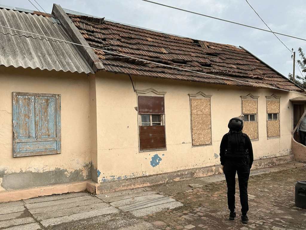 Армія РФ атакувала Костянтинівку авіабомбою - постраждалі у важкому стані - фото 2