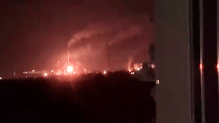 Неизвестные дроны атаковали НПЗ в Волгограде - 290x166