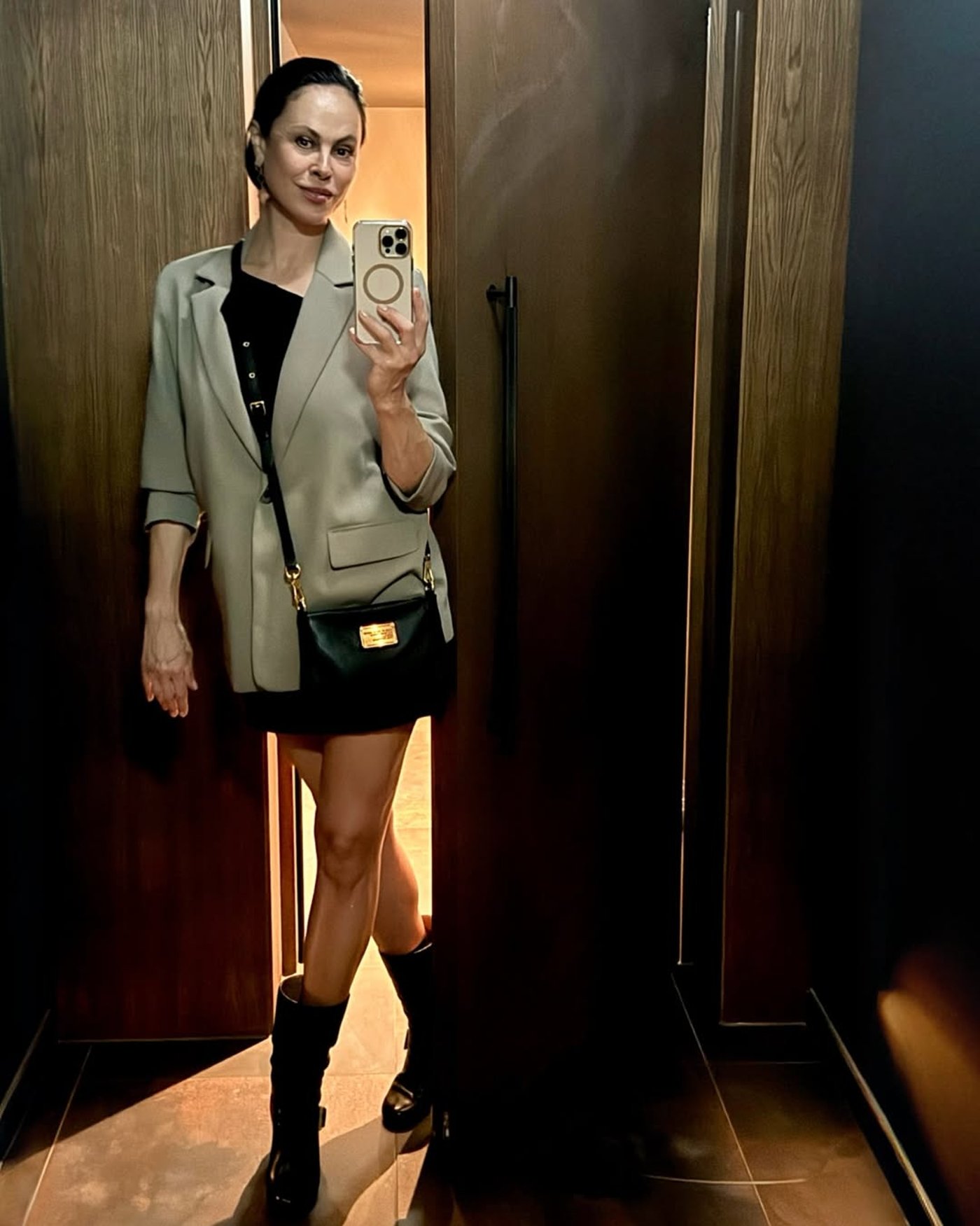 Наталія Єгорова похизувалася ніжками - фото