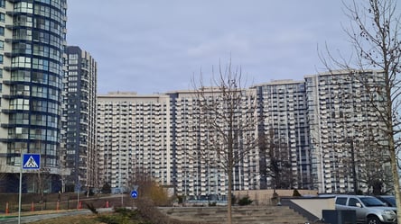 Не только штрафы: где во дворе многоэтажки запрещено парковать авто - 285x160