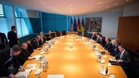 Хаос и свобода — что за картина висела на встрече Украины и США - 304x171