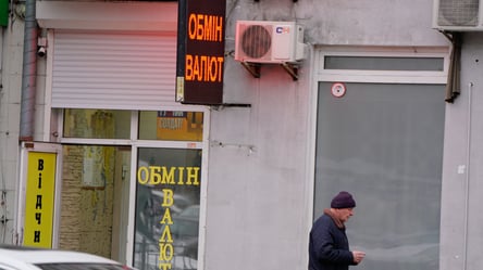 Долар і євро — які курсові коливання чекають українців вже скоро - 285x160