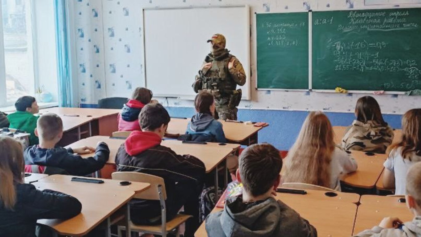 Росіяни запровадили новий урок пропаганди в школах на ТОТ